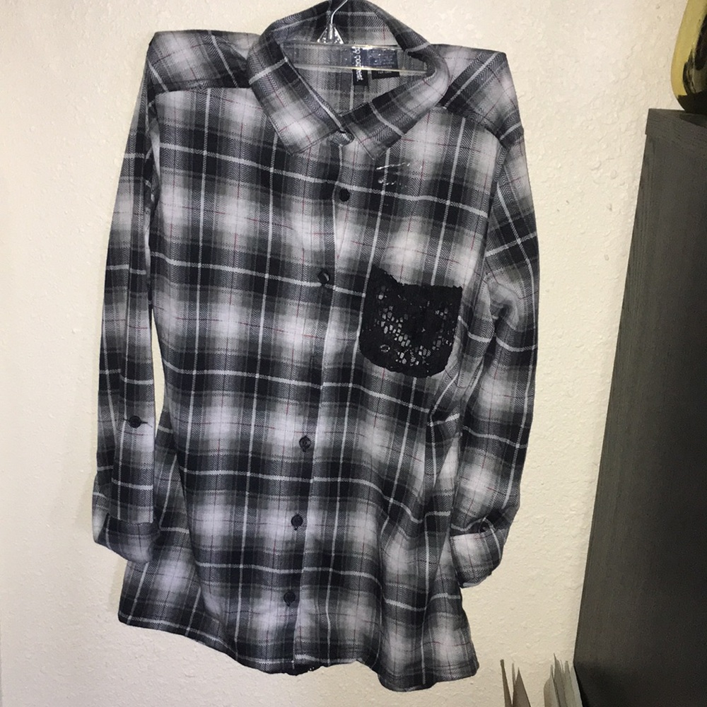 Women’s black and white flannel, floral lace back